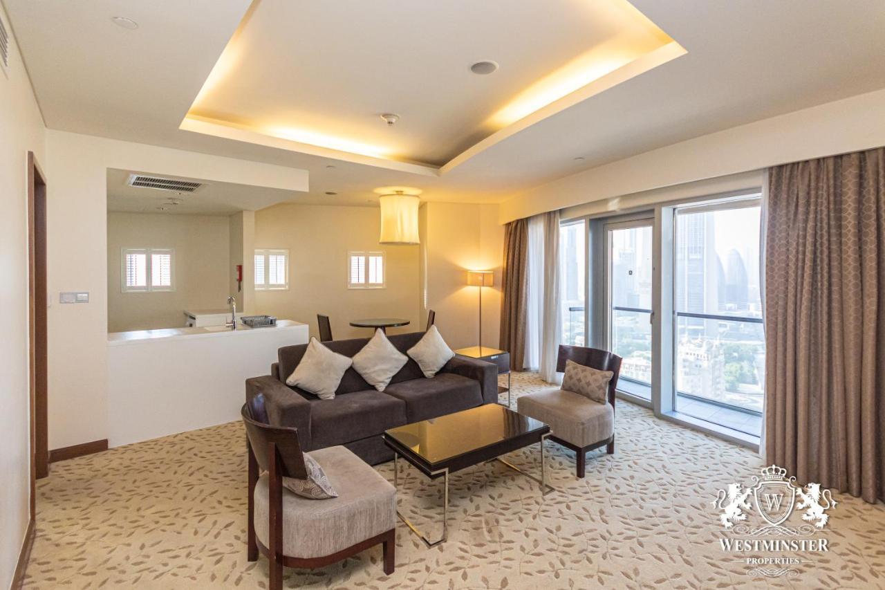 Westminster Dubai Mall Luaran gambar A living room in a suite at the Westin