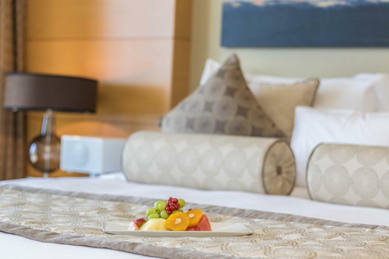 Westminster Dubai Mall Luaran gambar A fruit plate in a hotel room