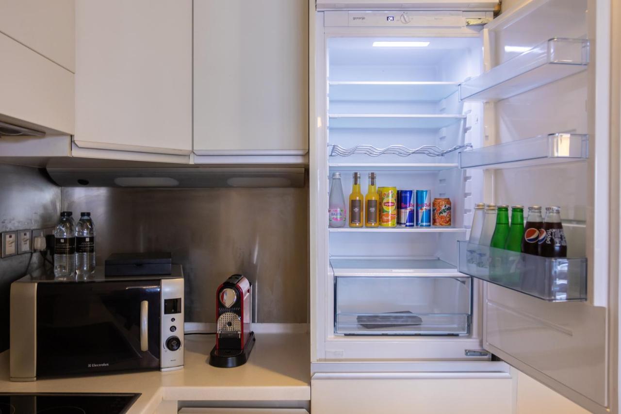 Westminster Dubai Mall Luaran gambar A refrigerator